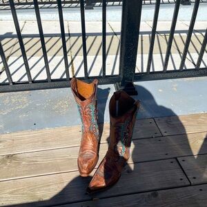 Downtown cowgirl boots